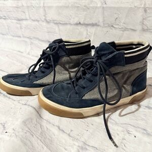 Old Navy bale and Gray Sneakers